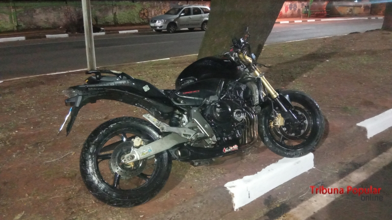 Imagem referente a Motociclista bate Hornet em poste e morre, em Foz do Iguaçu