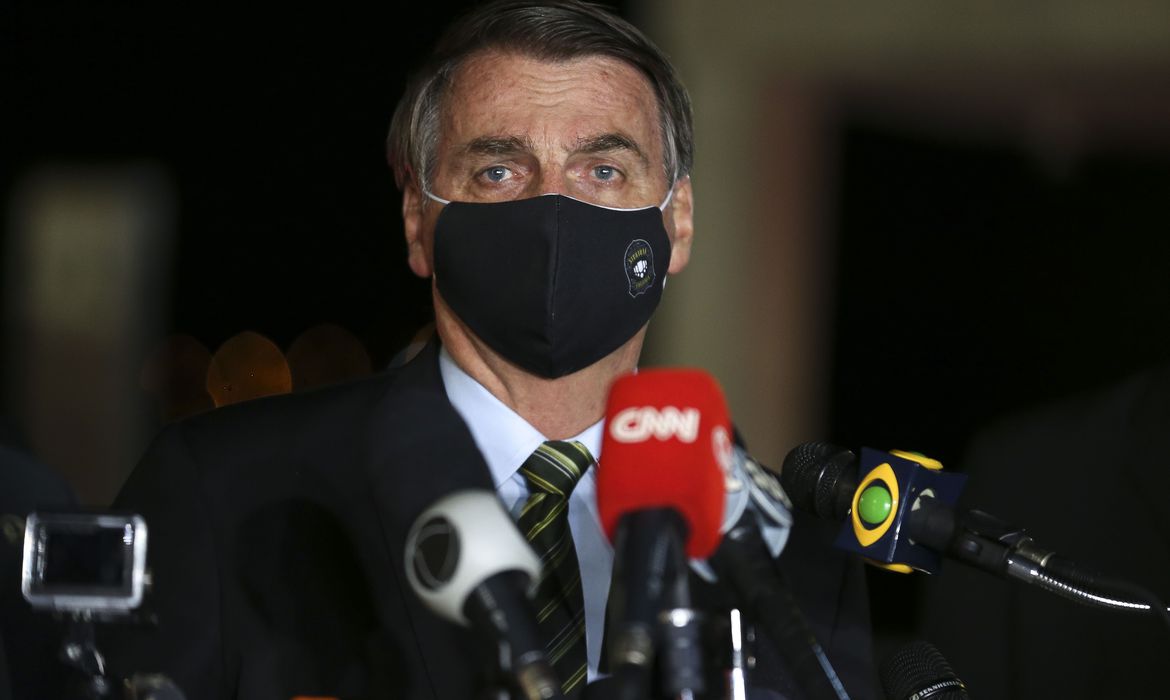 Imagem referente a Bolsonaro: Nós respeitamos o teto de gastos e queremos responsabilidade fiscal