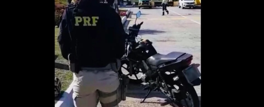 Imagem referente a Motocicleta com mais de 90 infrações e R$ 73 mil em multas é apreendida