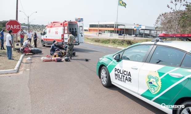 Imagem referente a Dois jovens ficam feridos ao colidirem motos na PR-323, em Umuarama