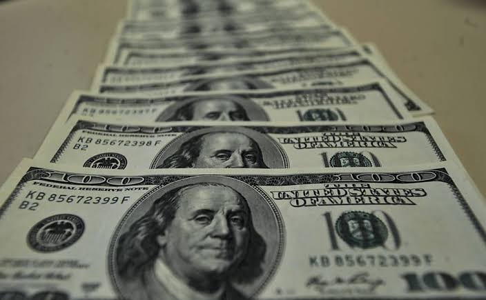 Imagem referente a Dólar cai com otimismo sobre estímulos nos EUA