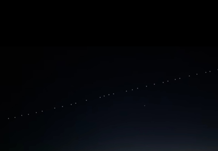 Imagem referente a Você viu? Constelação de satélites passa por Cascavel e chama atenção de moradores