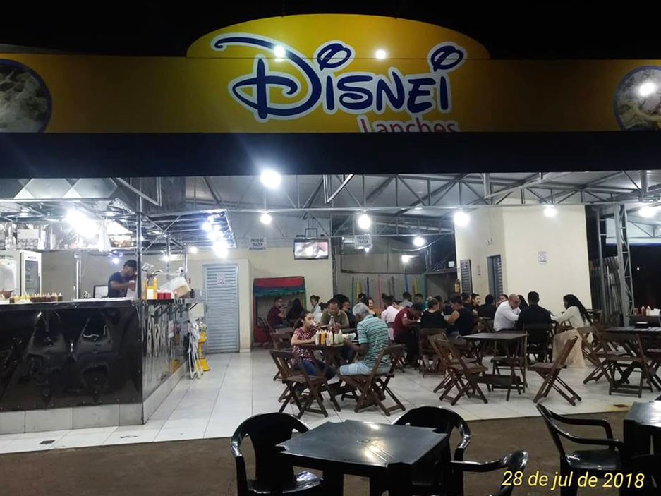 ‘Tivemos que trocar tudo’, diz dono de lanchonete notificada pela Disney em Maringá