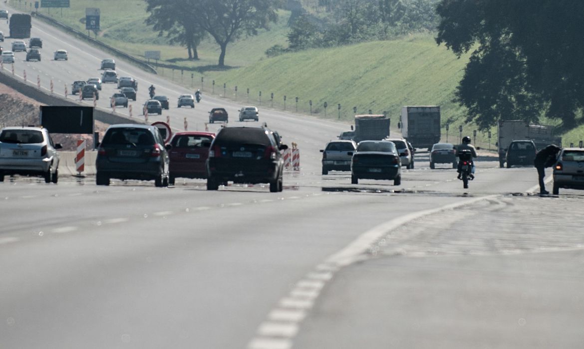 Imagem referente a SP: fluxo de veículos em rodovias cai 11% durante feriado de Finados