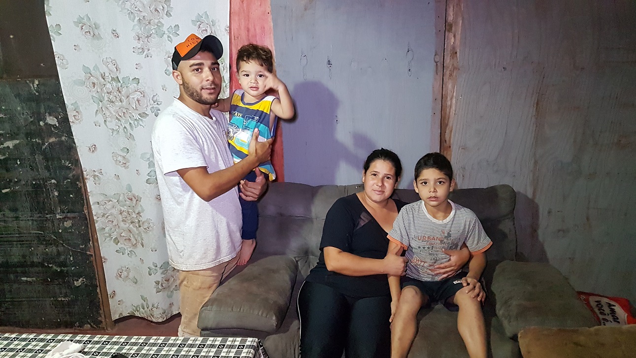 Família que cogita vender a própria casa pede ajuda para comprar Canabidiol à criança com doença grave