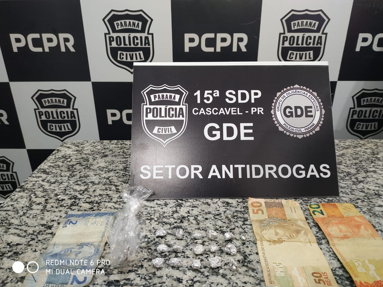 Imagem referente a Mulheres são detidas com crack e dinheiro entre os Bairros Santa Cruz e Santo Onofre