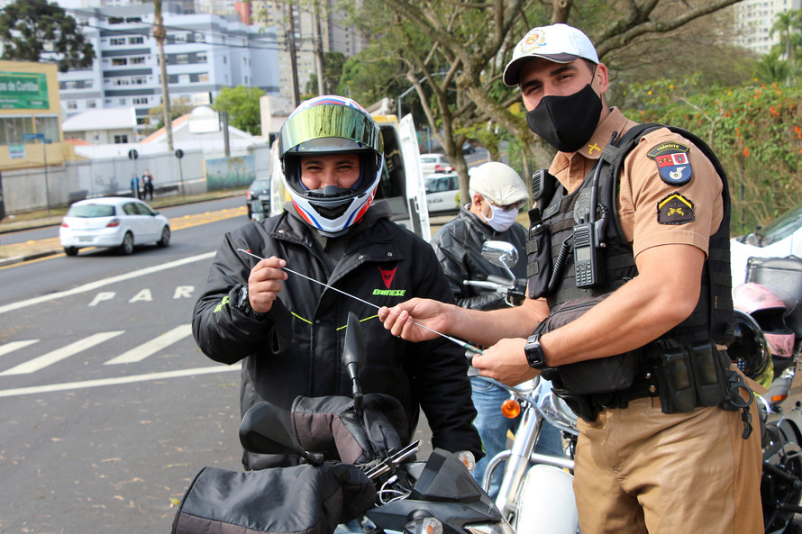 Imagem referente a BPTran distribui antenas corta-fio para motociclistas