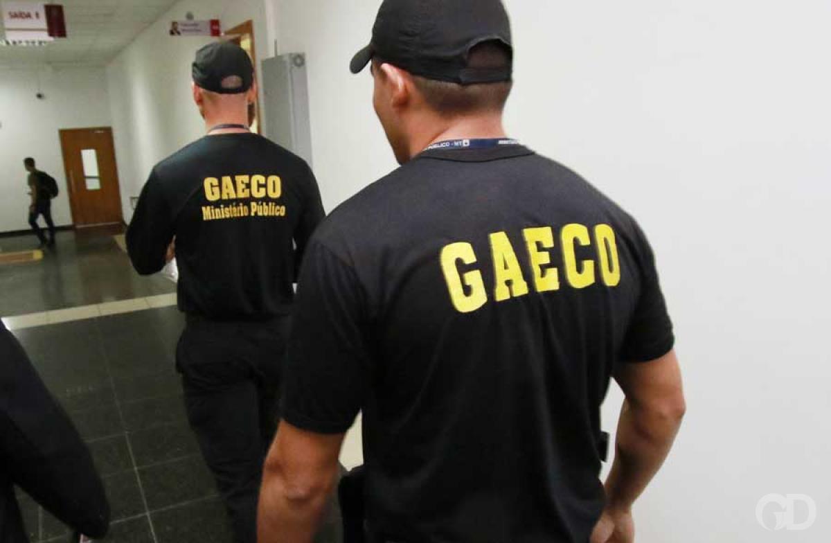 Imagem referente a Gaeco cumpre mandados de prisão e de busca em Ponta Grossa contra grupo que aplicava golpes na internet