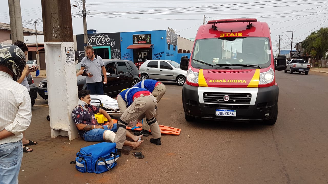 Imagem referente a Jovem fica ferido após colisão entre carro e moto no Jardim Clarito