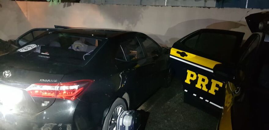 Imagem referente a Carro roubado é recuperado por PRF em Arapongas
