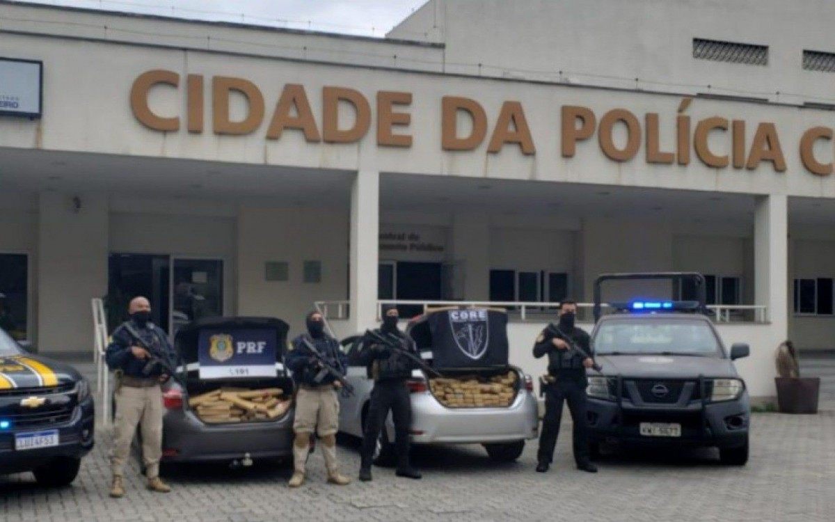 Imagem referente a Moradores de Foz do Iguaçu são presos no Rio de Janeiro com grande carga de maconha