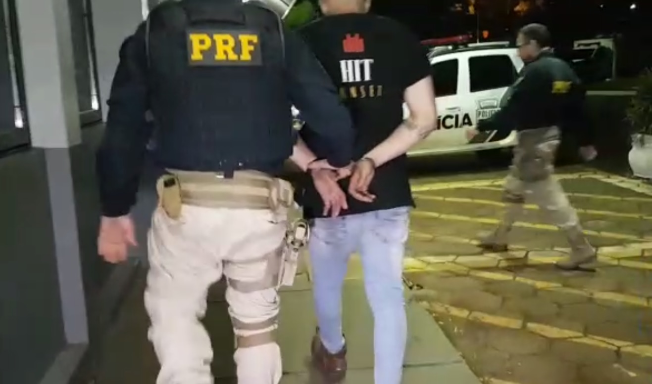 Imagem referente a Jovem é preso pela PRF com 70 quilos de maconha