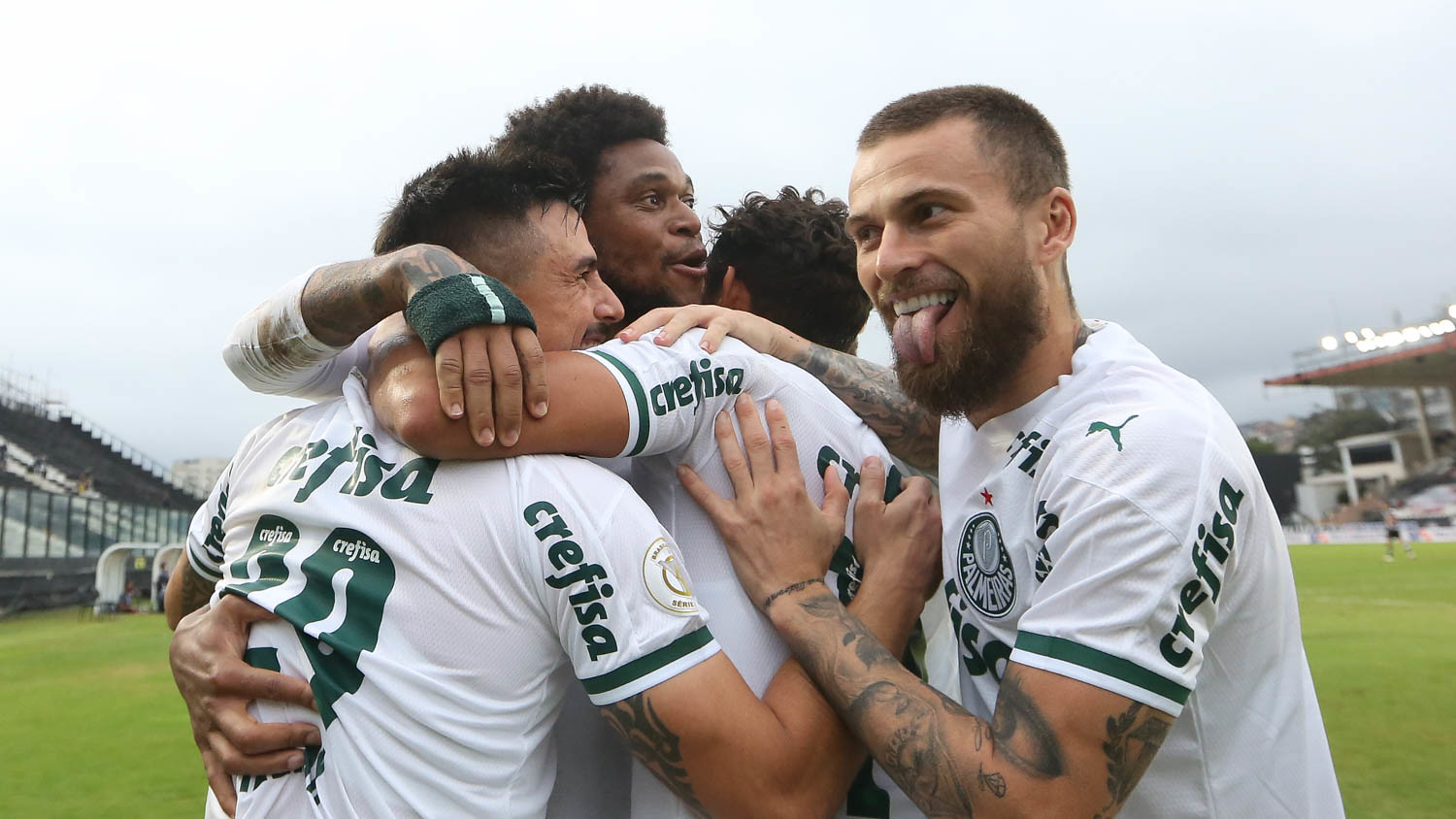 Imagem referente a Palmeiras mantém embalo, vence o Vasco e se aproxima dos líderes no Brasileirão