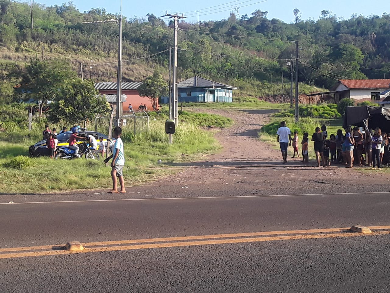 Imagem referente a Índios ‘sequestram’ viatura e fecham a BR-277 em Nova Laranjeiras