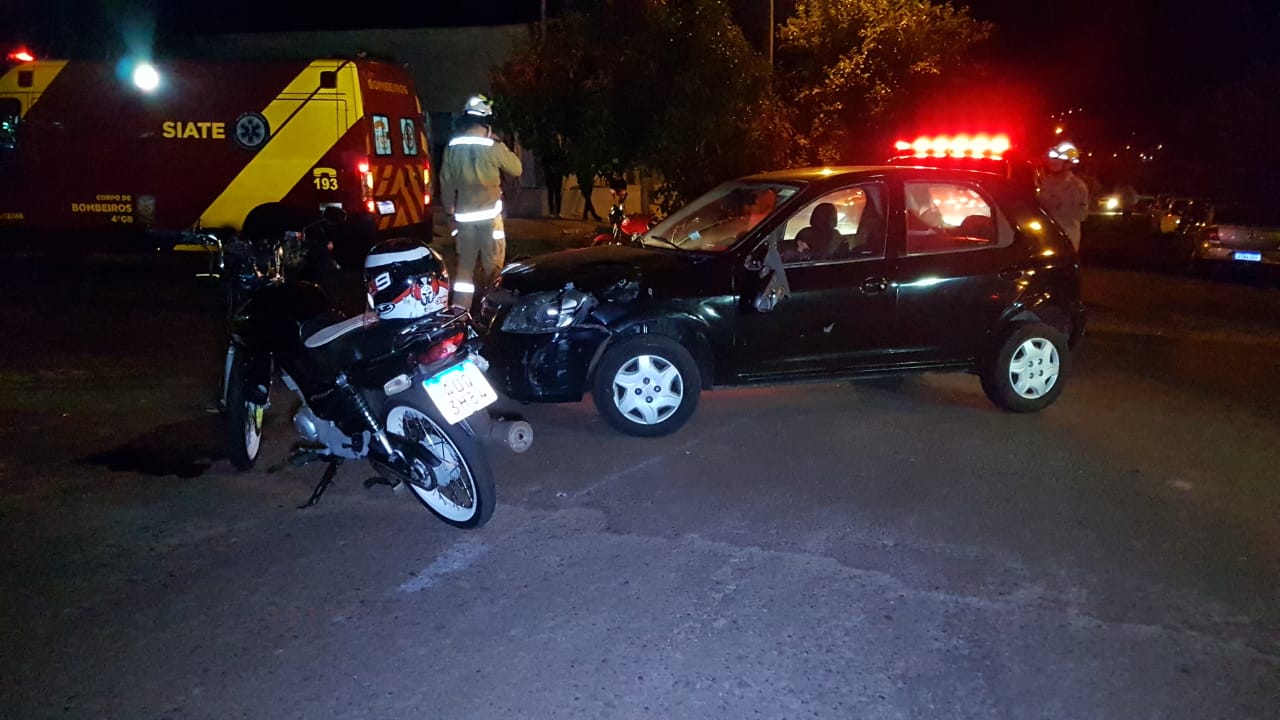 Imagem referente a Forte colisão entre carro e moto no Jardim Clarito deixa homem gravemente ferido