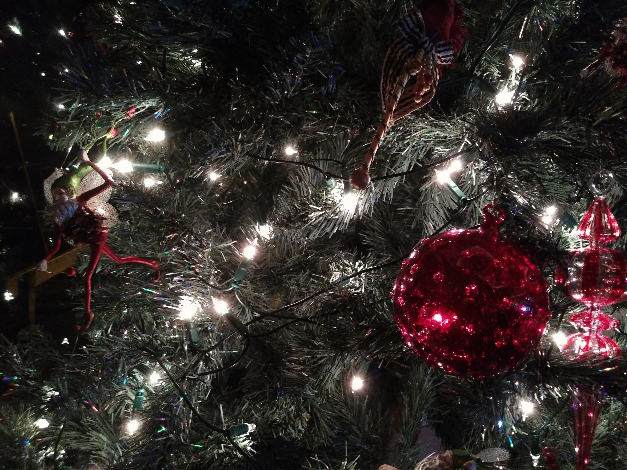 Imagem referente a Natal seguro: Crea-PR orienta sobre instalação de decorações luminosas