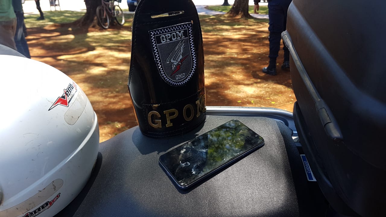 Imagem referente a GPOM detém acusado de furto e recupera celular