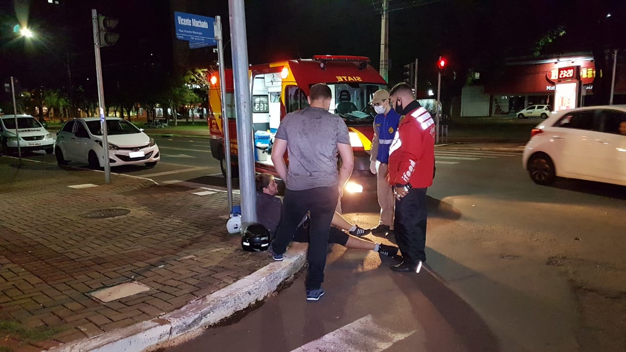Imagem referente a Motociclista fica ferido em acidente na Avenida Brasil