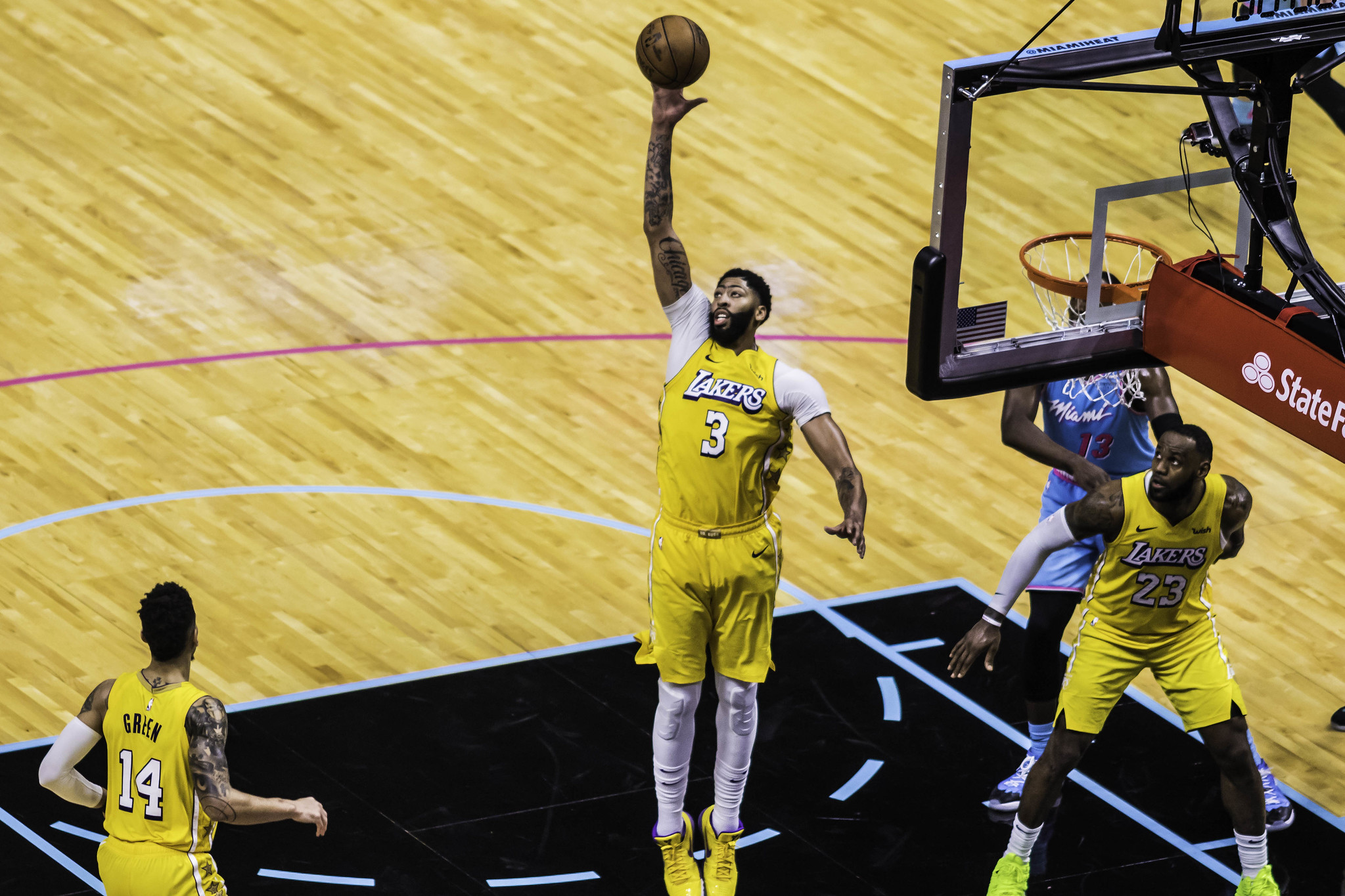Imagem referente a Lakers vencem Nuggets em boa atuação de Davis e encerram sequência de derrotas