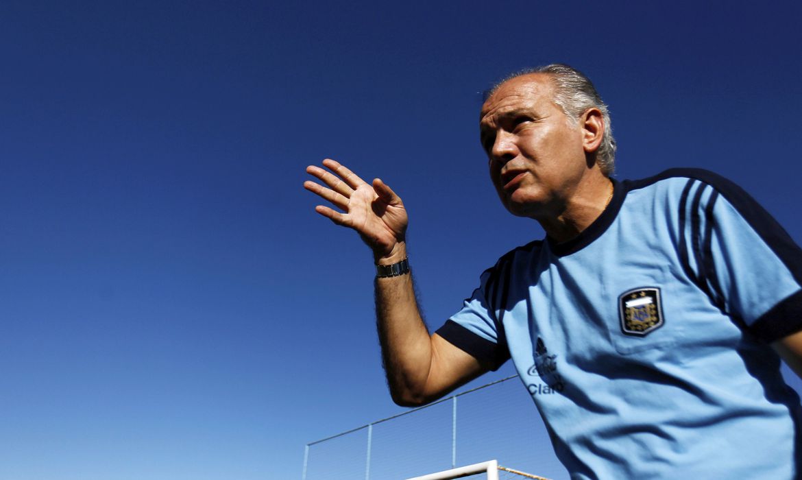 Imagem referente a Técnico vice-campeão com a Argentina em 2014, Alejandro Sabella morre aos 66 anos