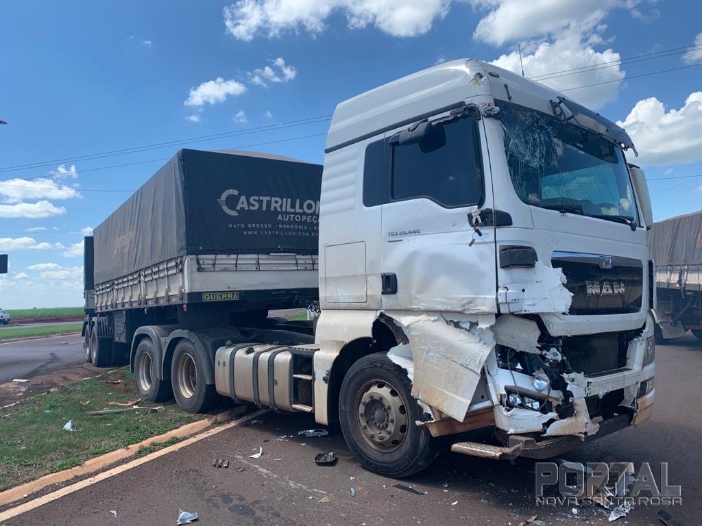 Imagem referente a Carreta e caminhão se envolvem em acidente na PR-182, no trevo de Maripá