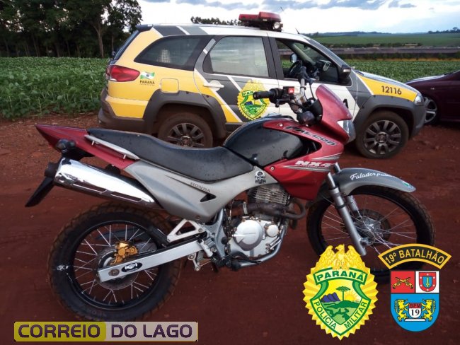 Imagem referente a Polícia Militar de Entre Rios do Oeste recupera moto Honda NX 400 Falcon furtada