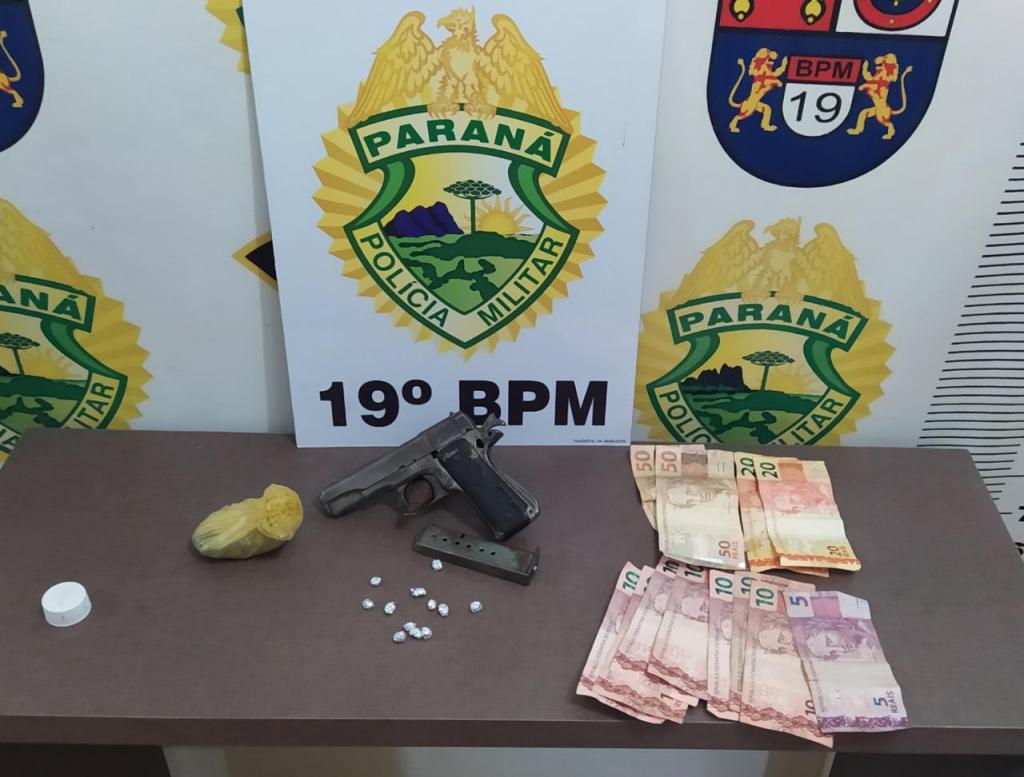 Imagem referente a PM de Palotina prende dois indivíduos com arma e pedras de crack