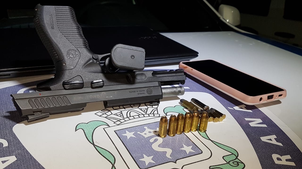 Imagem referente a Pistola roubada de servidora da GM é encontrada pelas forças de segurança no Santa Felicidade; dois são detidos