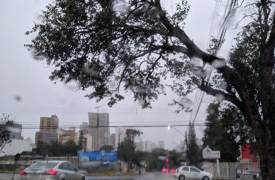 Imagem referente a Chegada de frente fria à região pode ocasionar mais chuvas em Cascavel nesta terça-feira