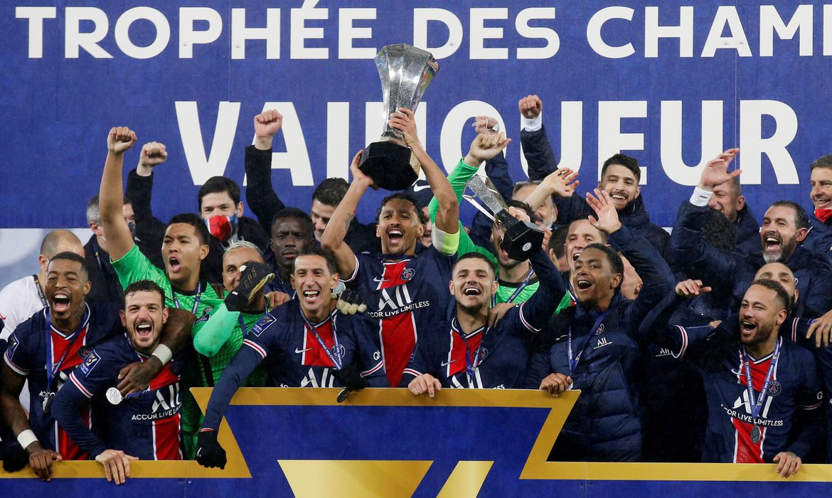 Imagem referente a Com gol de pênalti de Neymar no retorno, PSG conquista a Supercopa da França