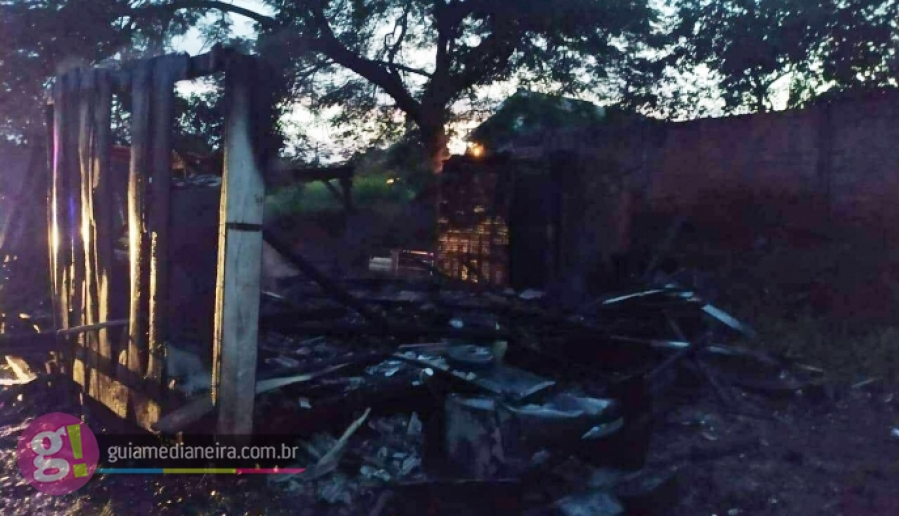 Imagem referente a Casa fica totalmente destruída após incêndio em São Miguel do Iguaçu