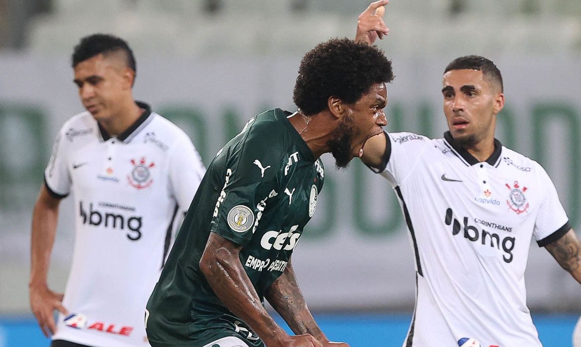 Imagem referente a Palmeiras atropela o Corinthians e se mantém na briga pelo título do Brasileirão