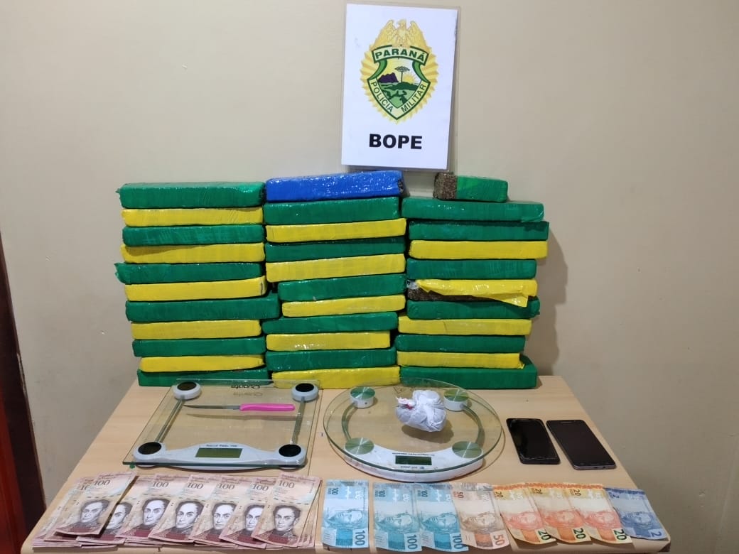 Imagem referente a Na operação pronta resposta II em Cascavel, policiais militares da RONE apreendem mais de 23 kg de drogas