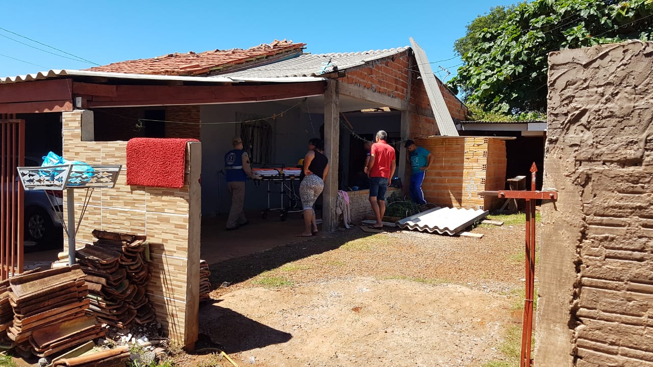 Homem Fica Ferido Ao Cair De Telhado Na Rua Madri No Bairro Cascavel Velho Cgn O Maior 4213