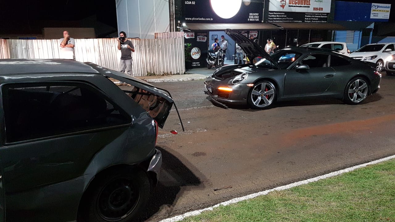 Imagem referente a Porsche se envolve em acidente na Av. Brasil e é guinchado por débito