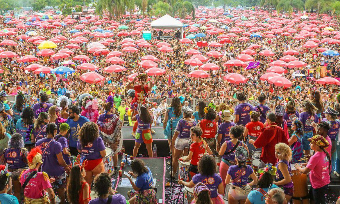 Imagem referente a ECAD divulga lista com as 50 músicas mais tocadas no Carnaval