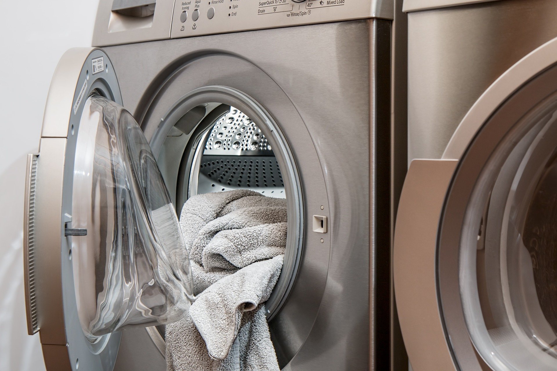 Dona de casa processa Electrolux após lavadora apresentar defeito