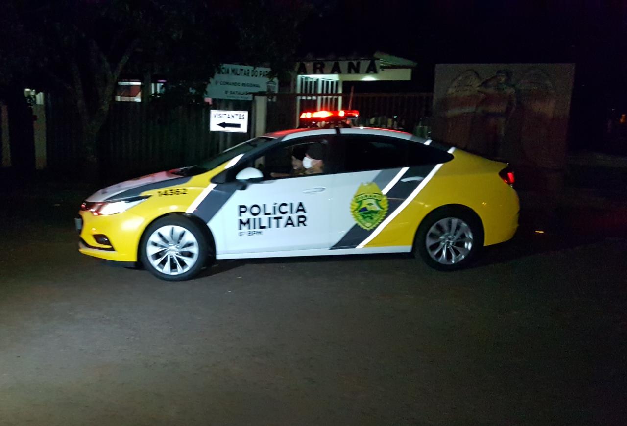 Imagem referente a Dupla encapuzada invade estabelecimento e rouba R$ 5 mil e celulares no Bairro Cascavel Velho