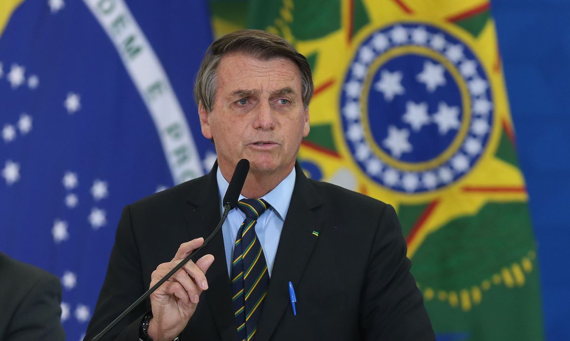 Imagem referente a Na Cúpula do Clima, Bolsonaro pede ajuda financeira à comunidade internacional