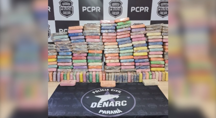 Imagem referente a Denarc e Receita Federal apreendem caminhão com 209 kg de cocaína na BR-277; carga está avaliada em R$ 16 milhões