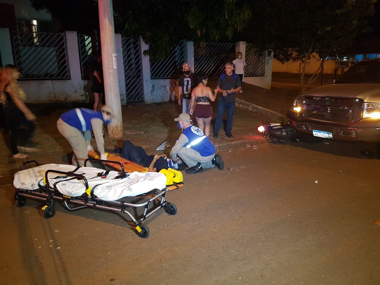 Imagem referente a Jovem fica ferido em colisão entre moto e caminhonete no Bairro Nova Cidade; Siate foi mobilizado