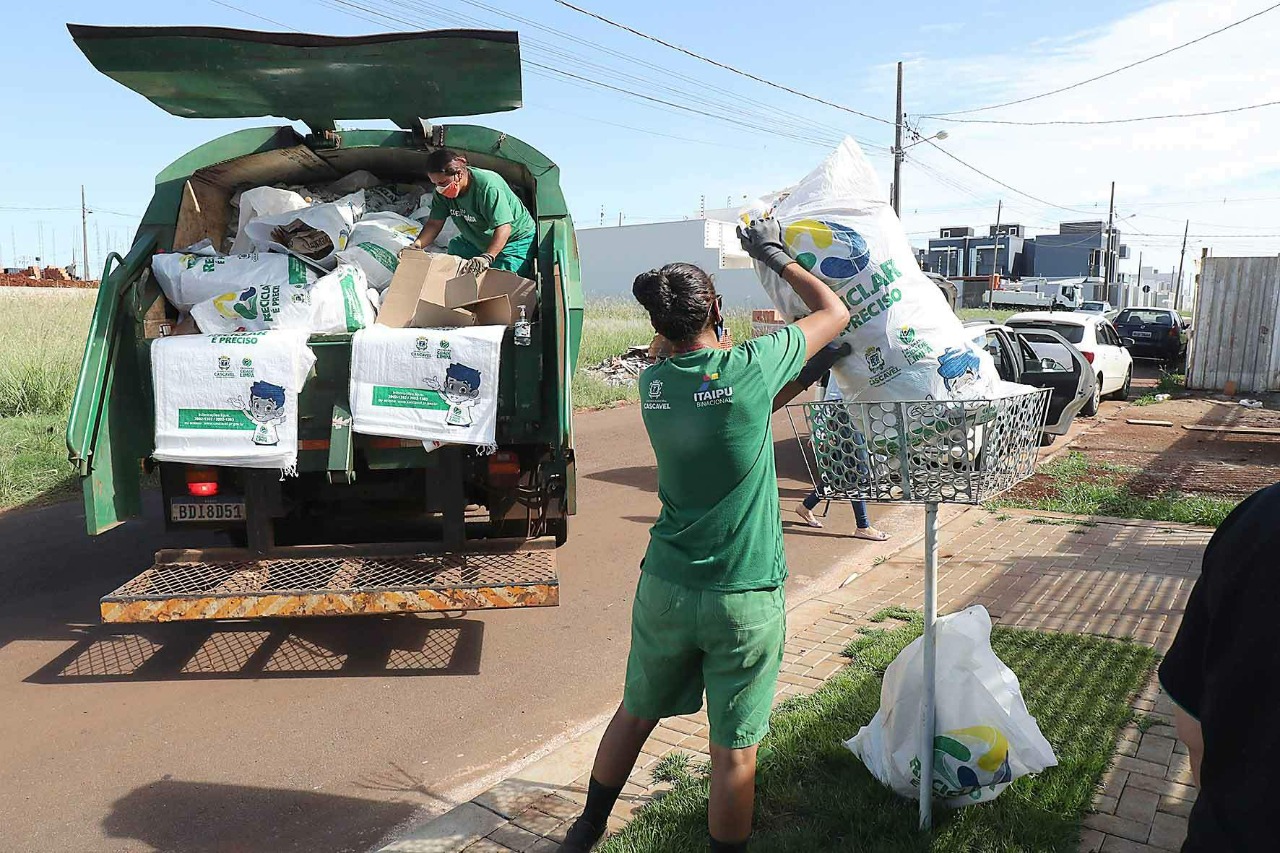 Imagem referente a Coleta seletiva de lixo garante renda para famílias de recicladores em Cascavel