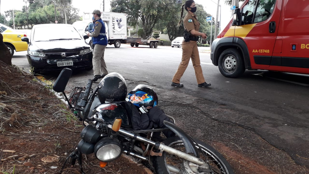 Imagem referente a Motociclista fica ferida em acidente na Rua 25 de Agosto, na área militar