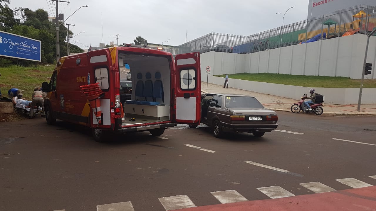 Imagem referente a Blazer e Voyage se envolvem em acidente na Rua São Paulo, esquina com a Rua 25 de Agosto