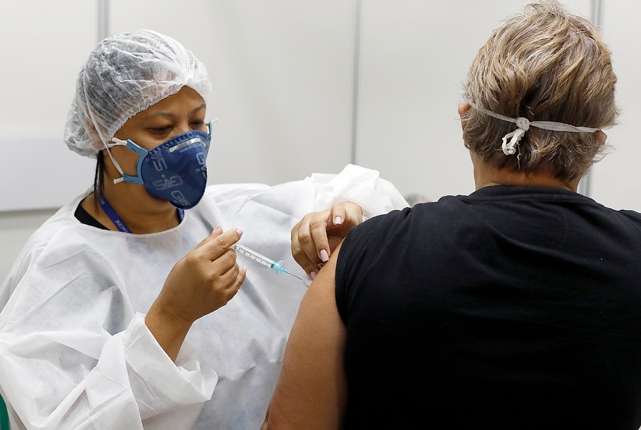 Imagem referente a Número de vacinados no Brasil chega a 31,2 milhões; 14,7% da população
