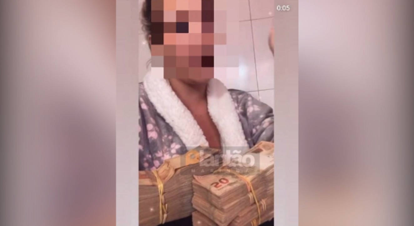 Imagem referente a Após mulher publicar foto no Instagram com R$ 40 mil, ladrões realizam assalto e levam dinheiro