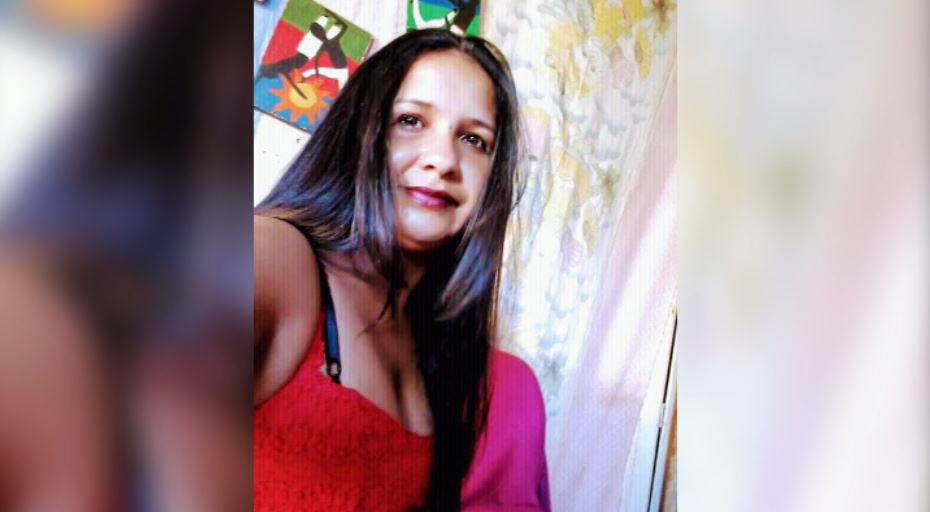 Imagem referente a Assassinada a tiros na véspera do Dia das Mães, corpo de Jocenilda Baltazar de Ramos é levado ao IML de Cascavel