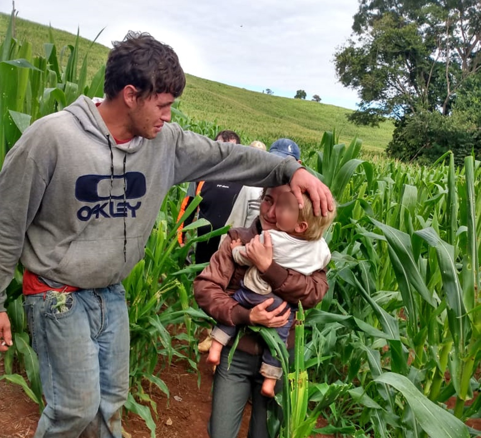 Imagem referente a Menino de 1 ano e oito meses que desapareceu em área rural é encontrado em meio a plantação de milho