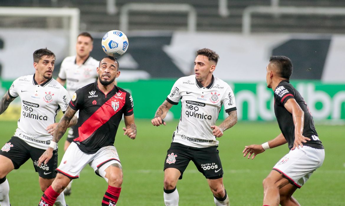 Com esquema sem centroavante, Corinthians realizou 70 cruzamentos nos últimos dois jogos