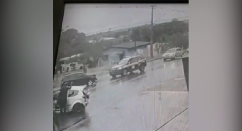 Imagem referente a Vídeo mostra colisão entre carros que ocorreu durante perseguição da PRF